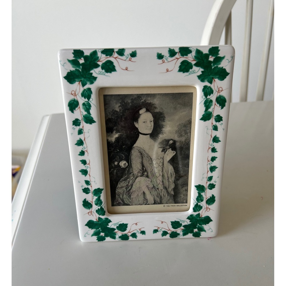 Dennis East International Porcelain Ivy Leaf Picture Frame White Green 5x7